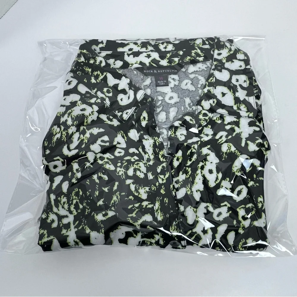 Rock & Republic Women's Button Down Blouse in Neon Animal Print Size M; Colorful - Picture 12 of 12